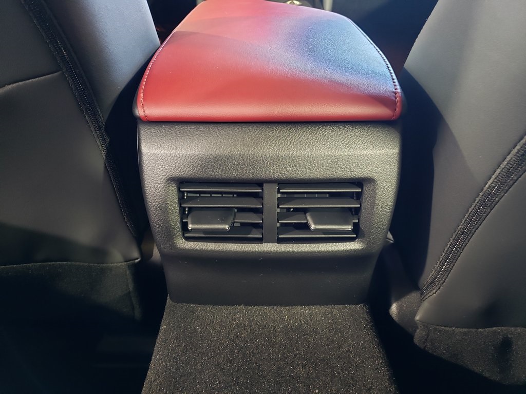 2025 Lexus IS 300 photo 25