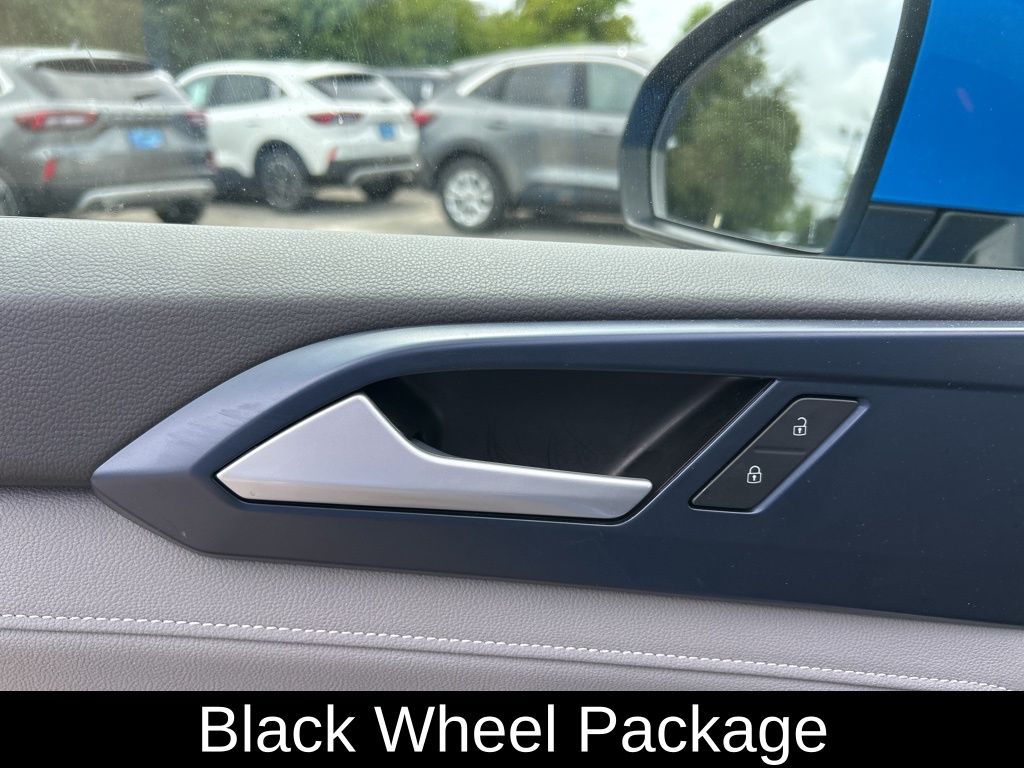2024 Volkswagen Taos SE photo 12