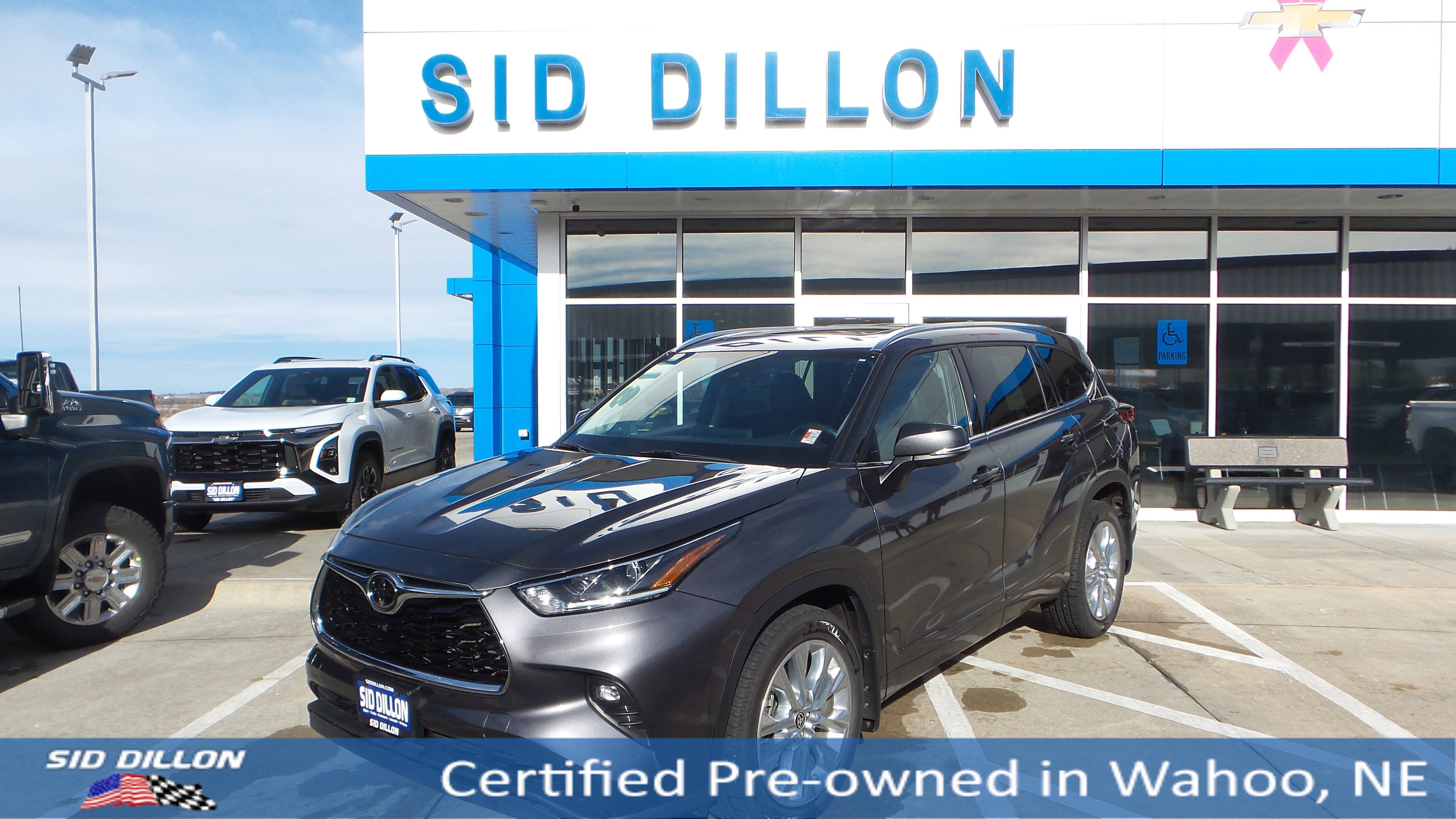 2022 Toyota Highlander Limited's photo