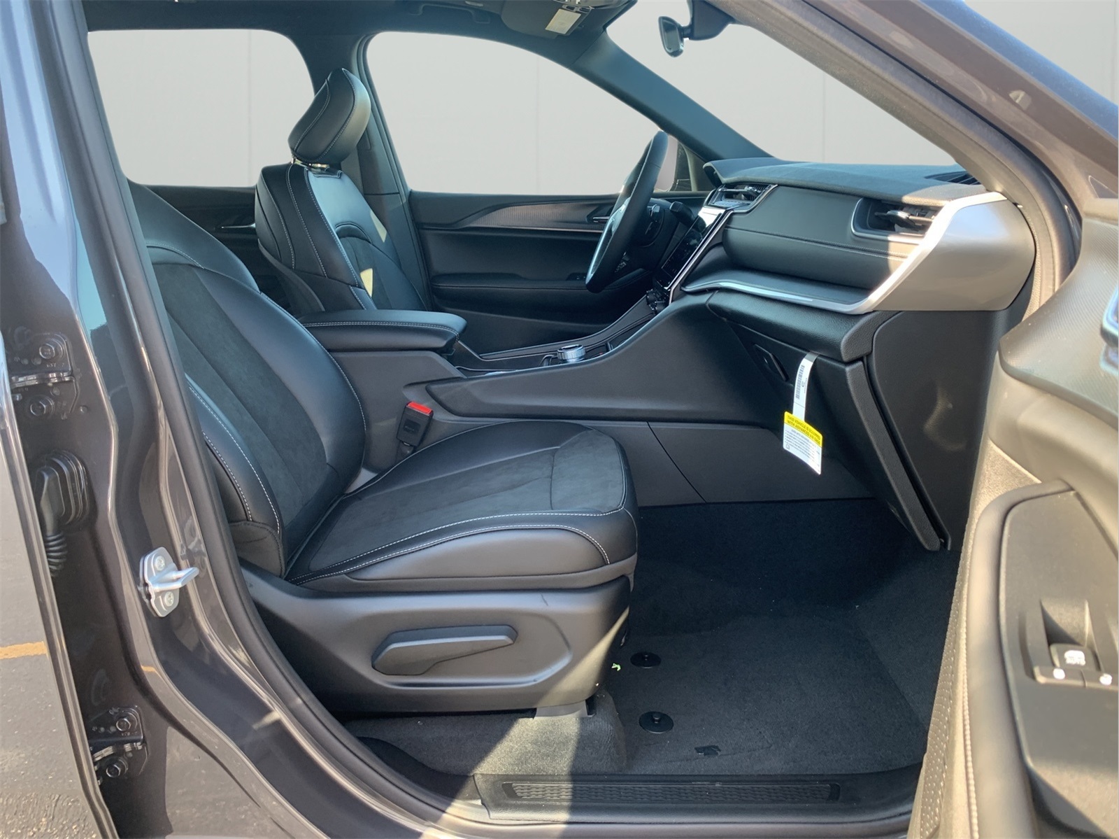 2025 Jeep Grand Cherokee Altitude X photo 28