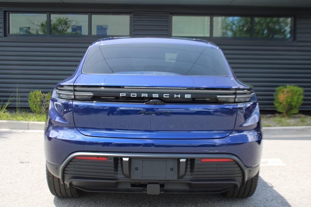 2025 Porsche Macan Electric photo 6