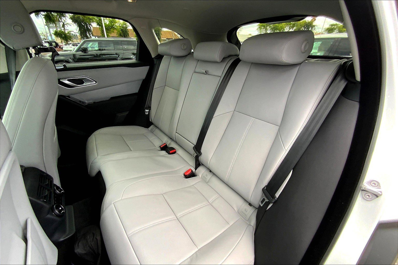 2025 Land Rover Range Rover Velar S photo 8