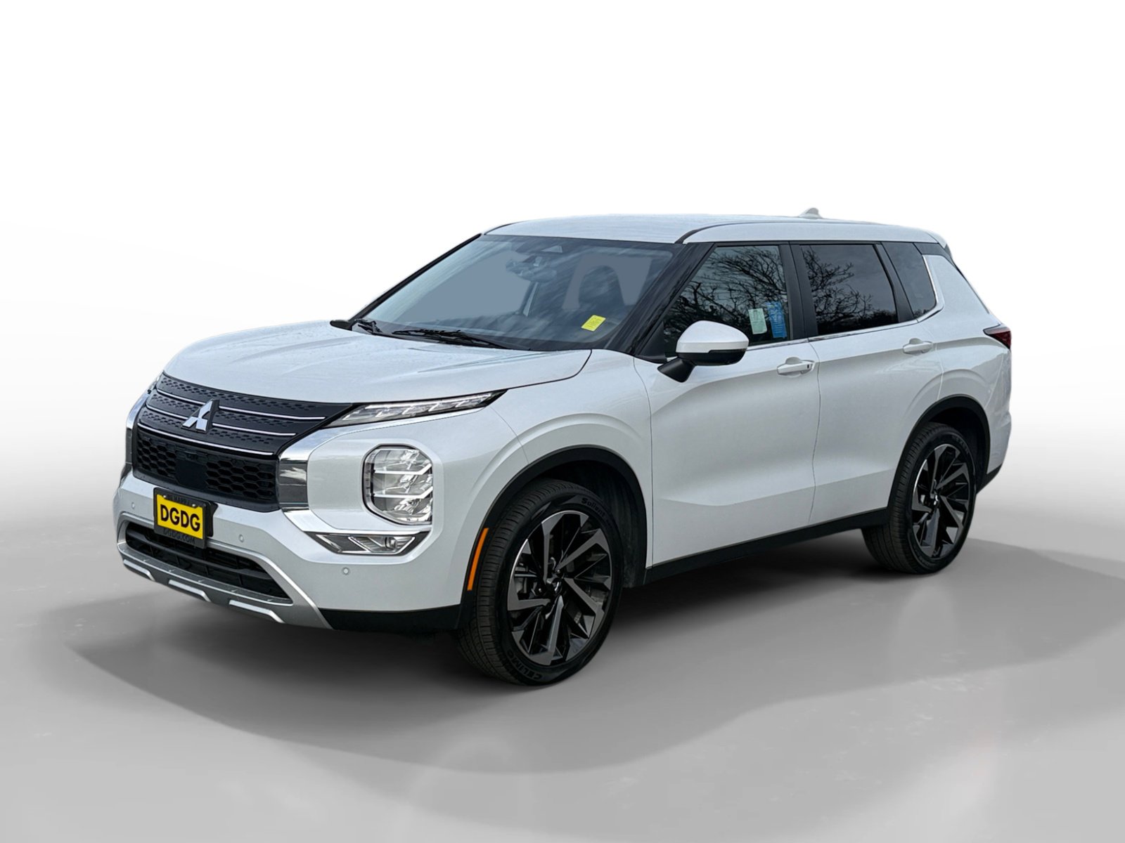 2024 Mitsubishi Outlander SE's photo