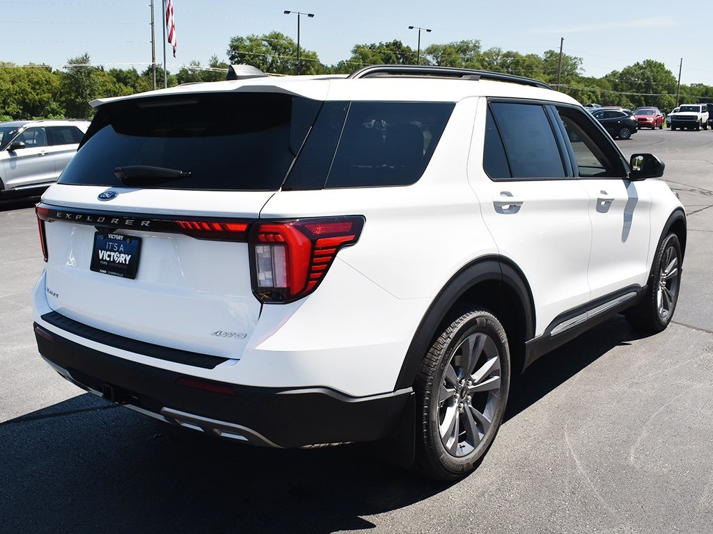 2025 Ford Explorer photo 13