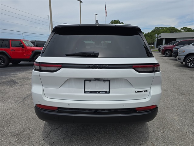 2025 Jeep Grand Cherokee Limited photo 3