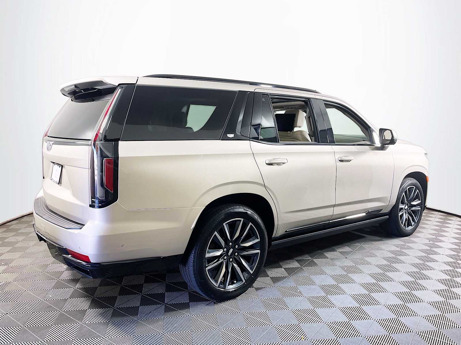 2021 Cadillac Escalade Sport Platinum photo 4