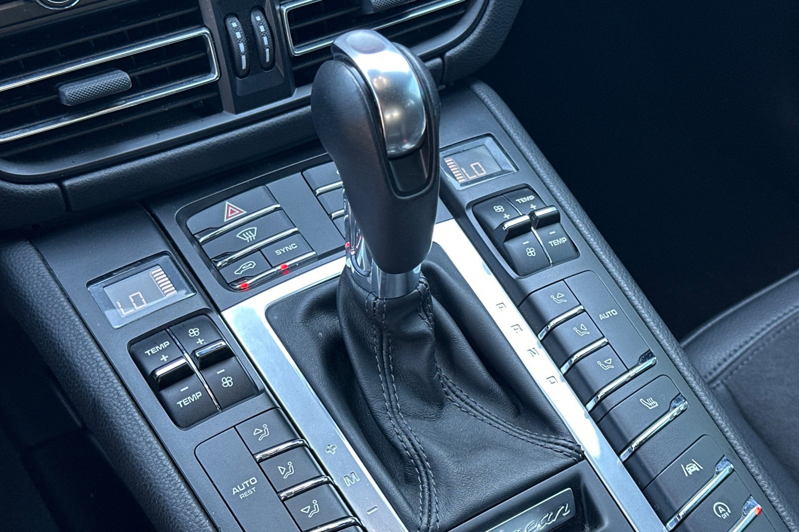 2021 Porsche Macan Base photo 20