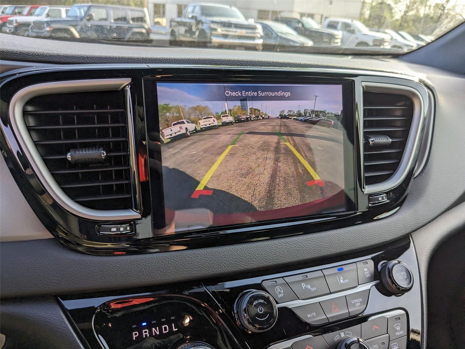 2025 Chrysler Voyager LX photo 15