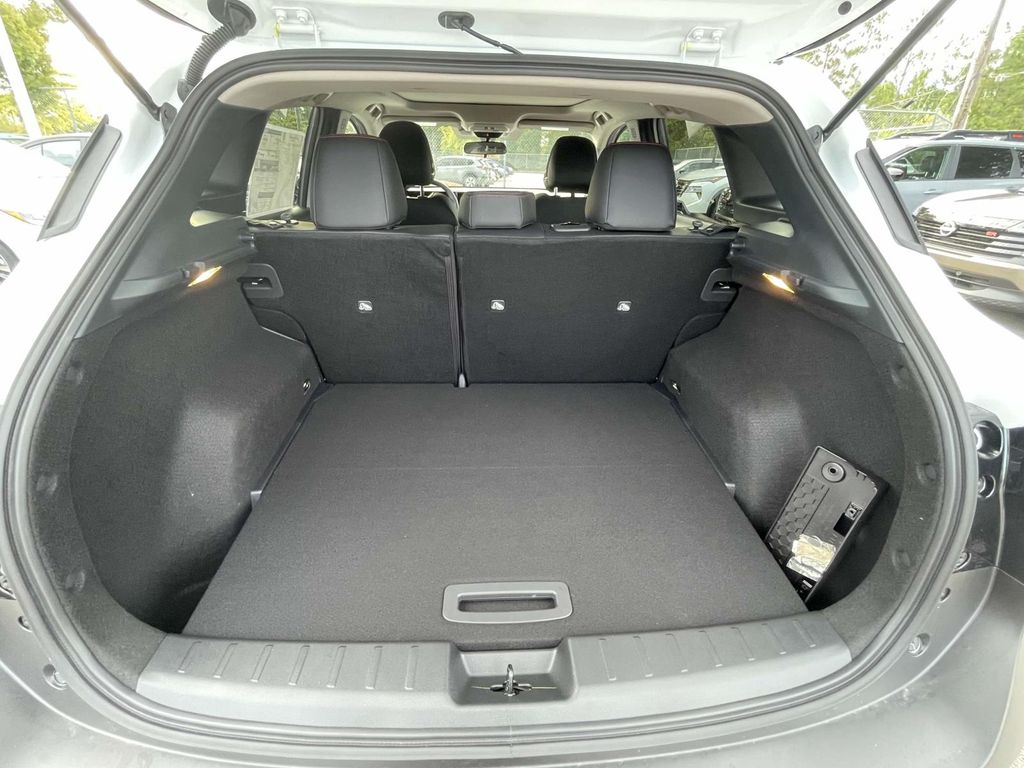 2026 Nissan Kicks SR photo 2