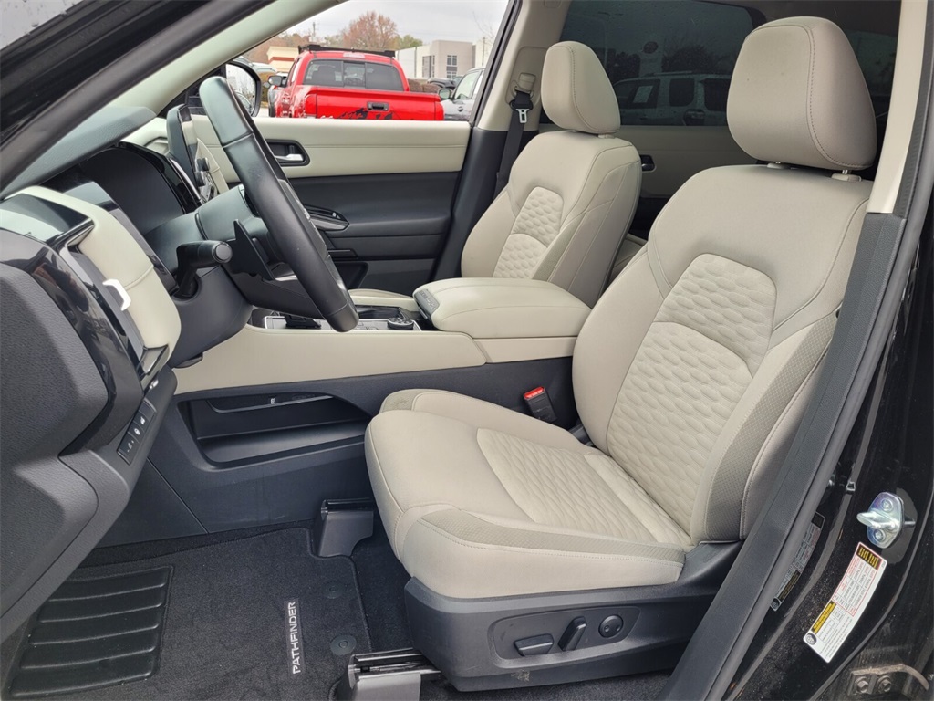 2022 Nissan Pathfinder SV photo 4