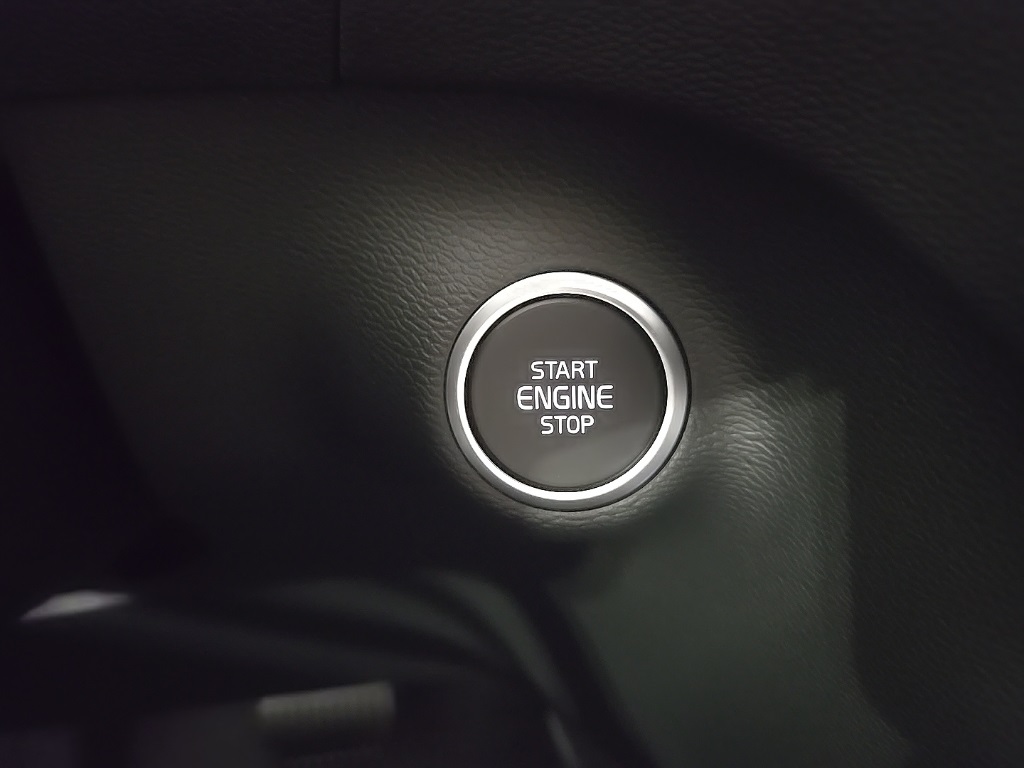 2026 Volvo XC40 Plus photo 17