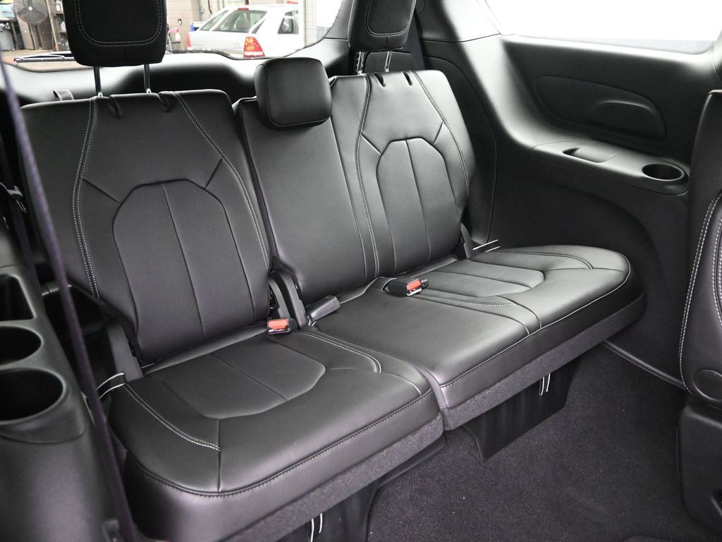 2026 Chrysler Voyager LX photo 7