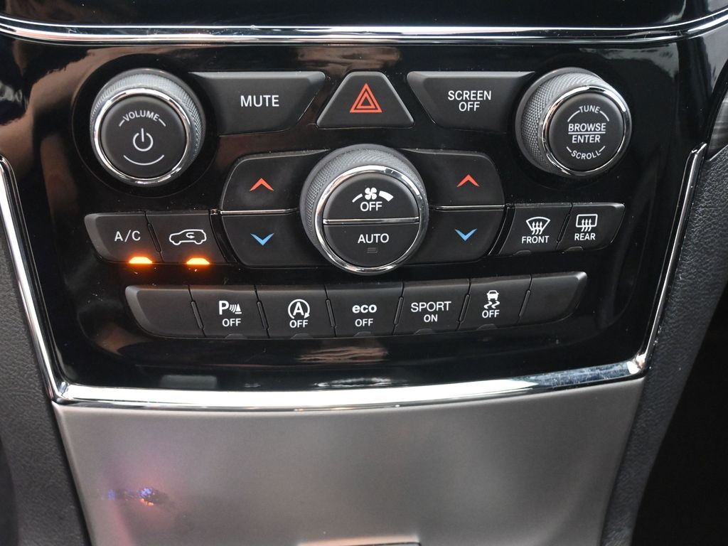 2019 Jeep Grand Cherokee Altitude photo 2