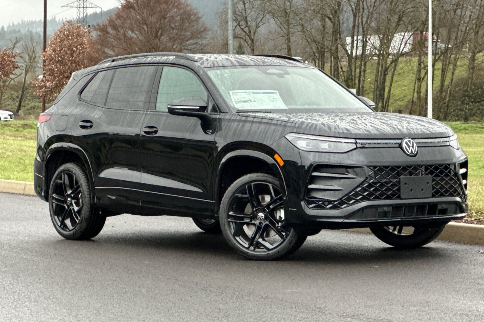 2026 Volkswagen Tiguan SE R-LINE BLACK's photo