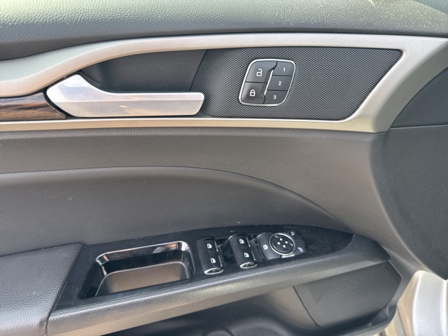 2014 Ford Fusion SE photo 10