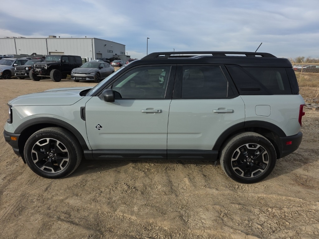 2022 Ford Bronco Sport Outer Banks photo 2