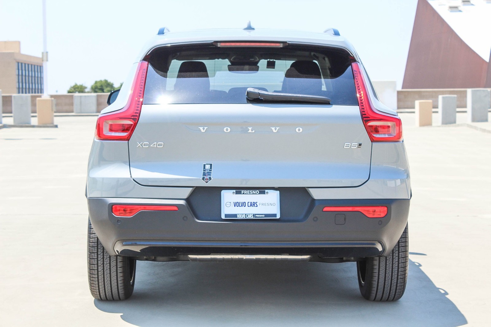 2025 Volvo XC40 Plus photo 7