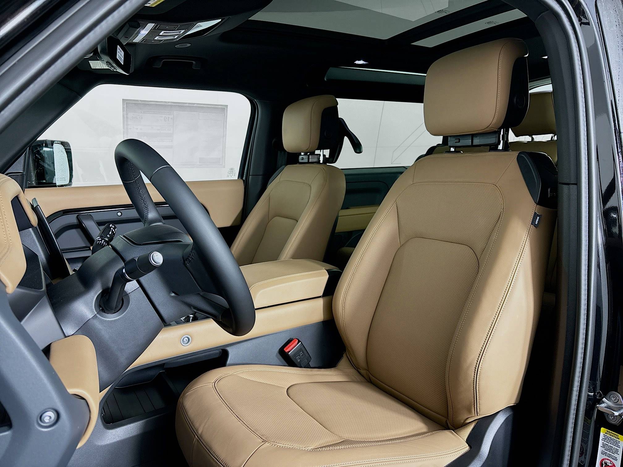 2025 Land Rover Defender 90 X-Dynamic SE photo 21