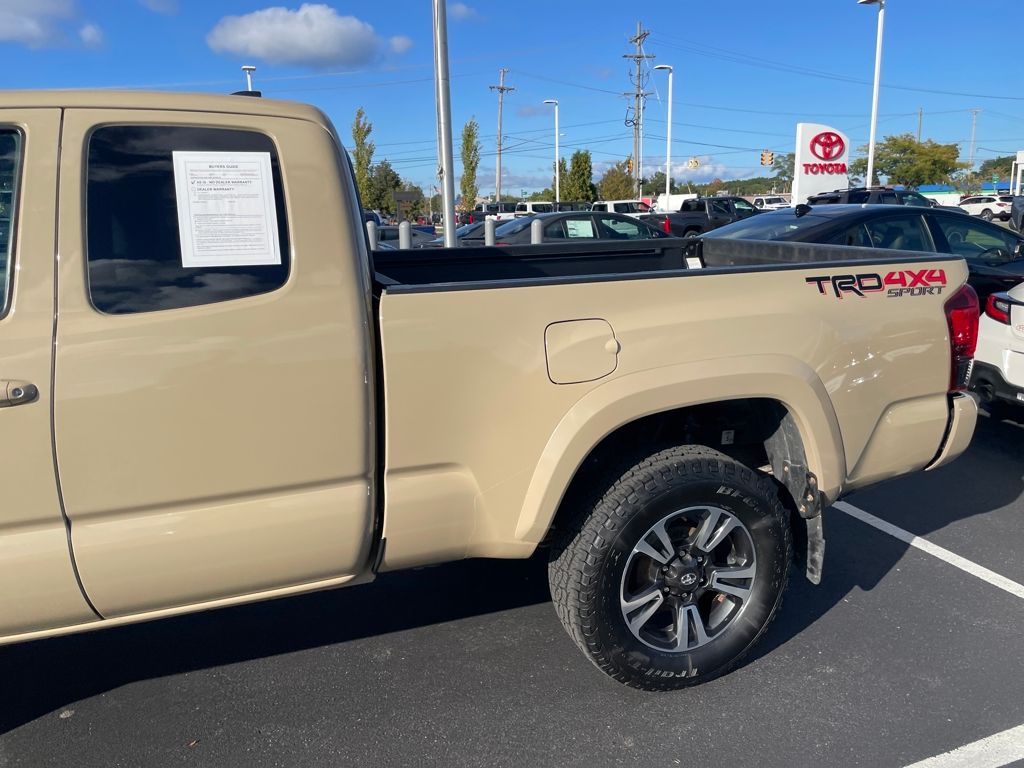 2019 Toyota Tacoma TRD Sport photo 4