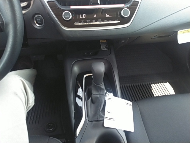 2025 Toyota Corolla LE photo 4