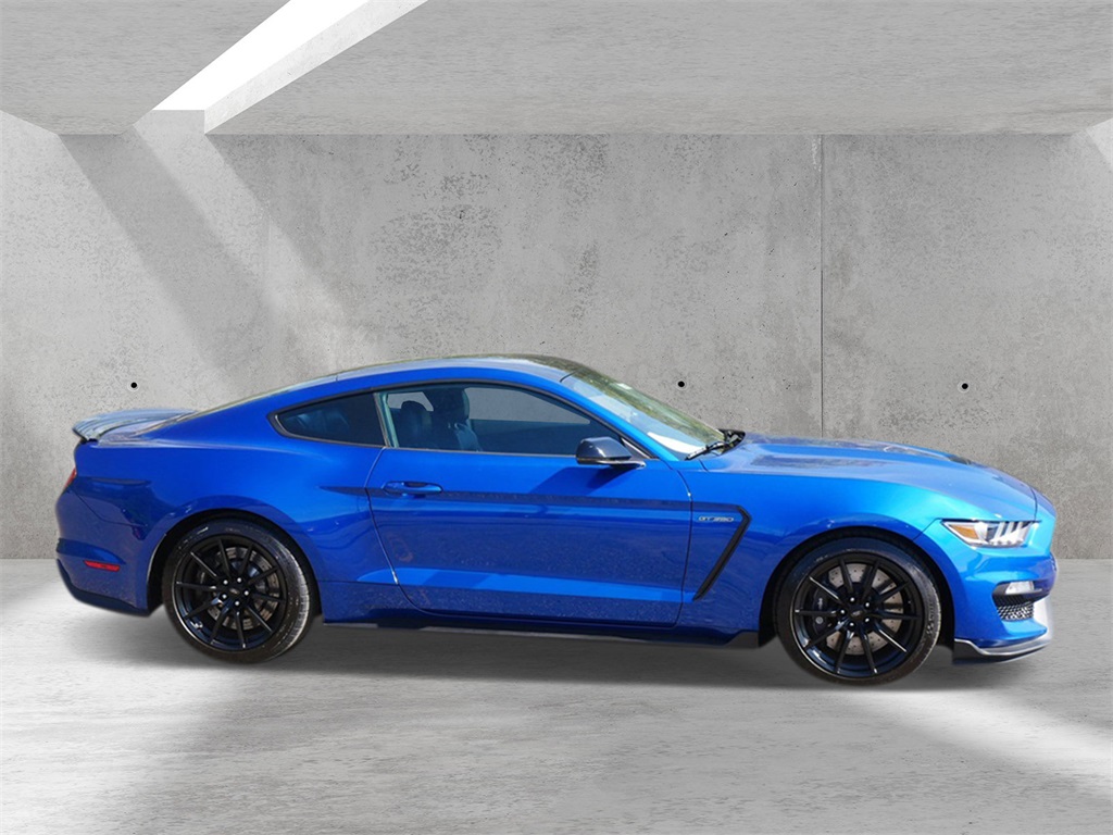 2017 Ford Mustang Shelby GT350 photo 2