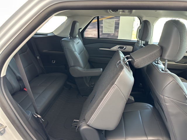 2025 Ford Explorer photo 27