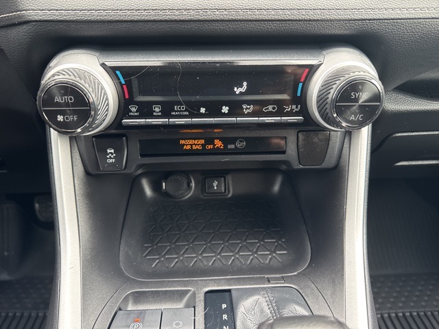 2021 Toyota RAV4 Hybrid LE photo 28