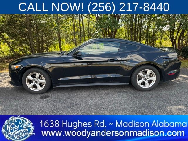 2017 Ford Mustang V6 photo 2