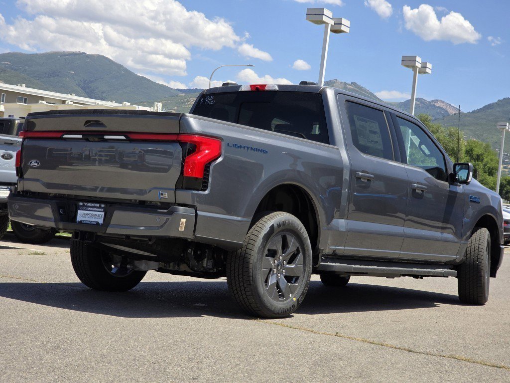 2025 Ford F-150 Lightning Lariat photo 6