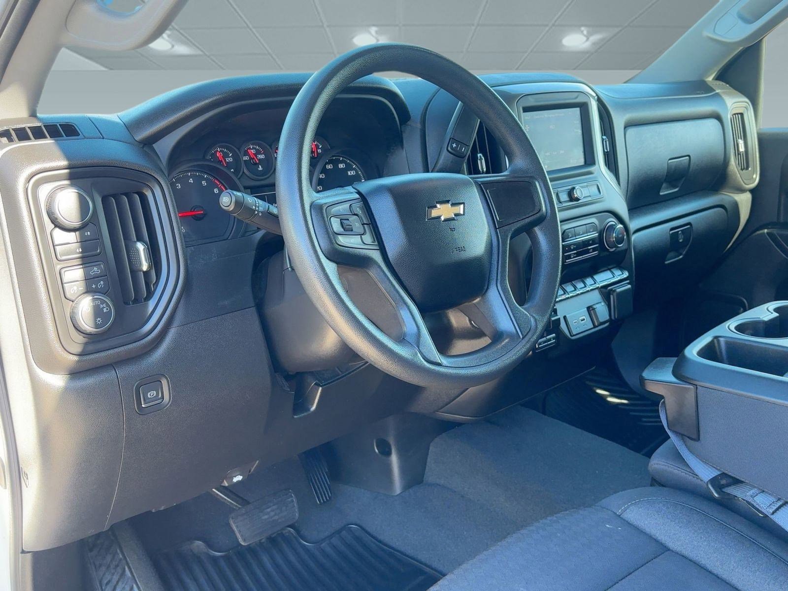2024 Chevrolet Silverado 2500HD Custom photo 3