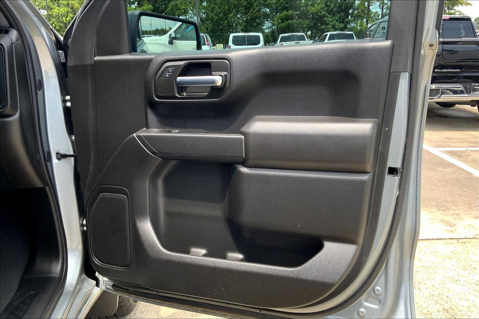 2025 Chevrolet Silverado 1500 Custom photo 42
