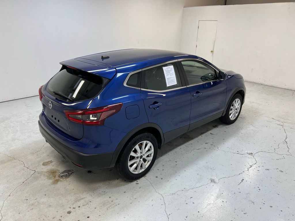 2022 Nissan Rogue Sport S photo 2