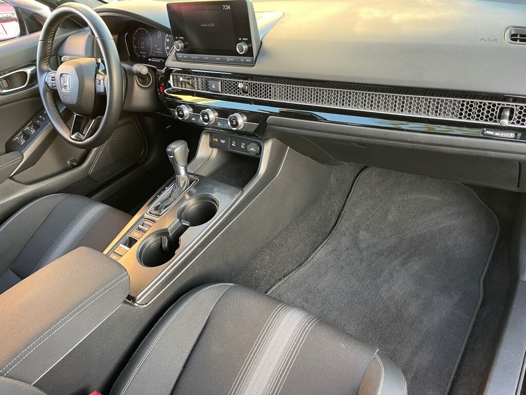 2025 Honda Civic Sport photo 19