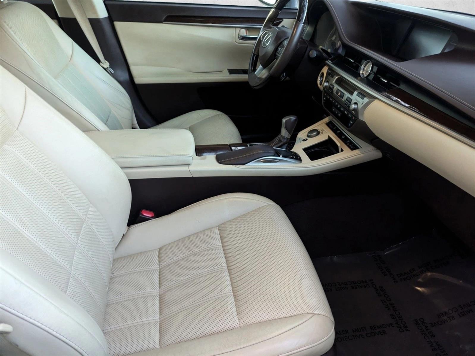 2017 Lexus ES 350 photo 19