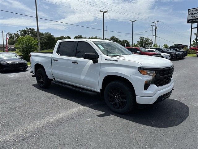 2025 Chevrolet Silverado 1500 Custom photo 2