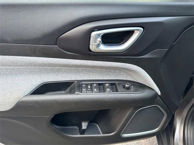 2022 Jeep Compass Latitude Lux photo 12