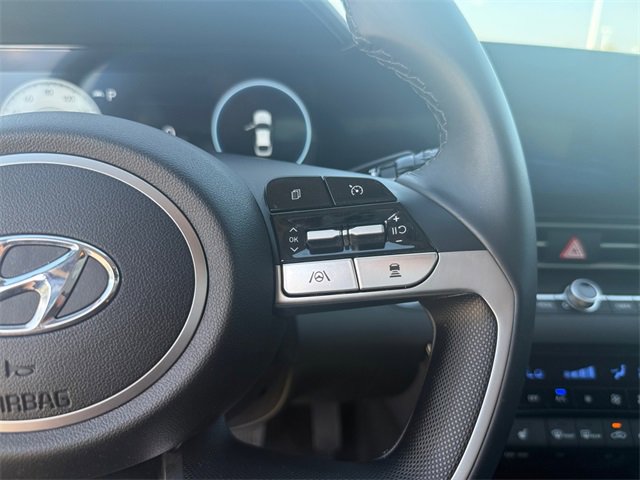 2023 Hyundai Elantra SEL photo 16