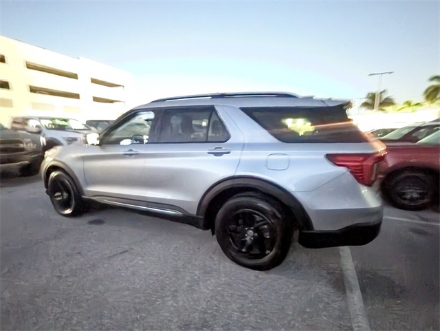 2025 Ford Explorer photo 9
