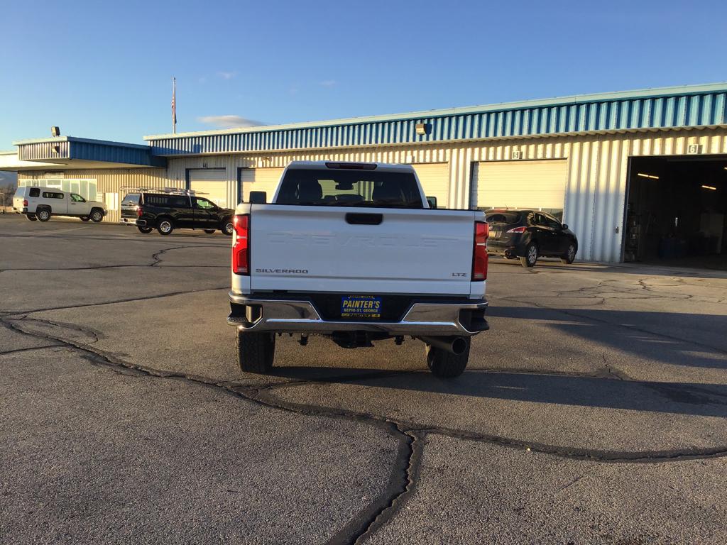 2025 Chevrolet Silverado 3500HD LTZ photo 4
