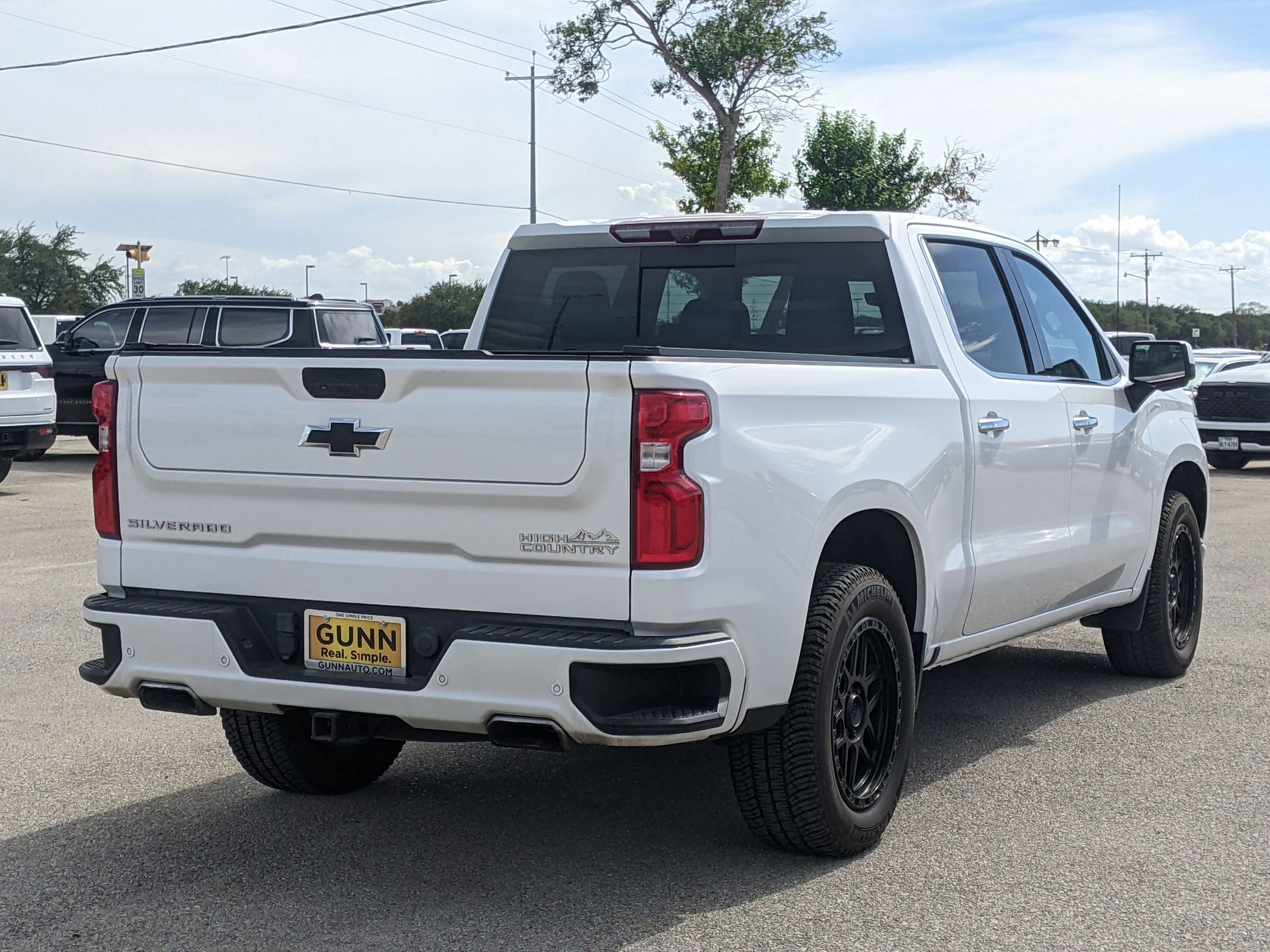2021 Chevrolet Silverado 1500 High Country photo 3
