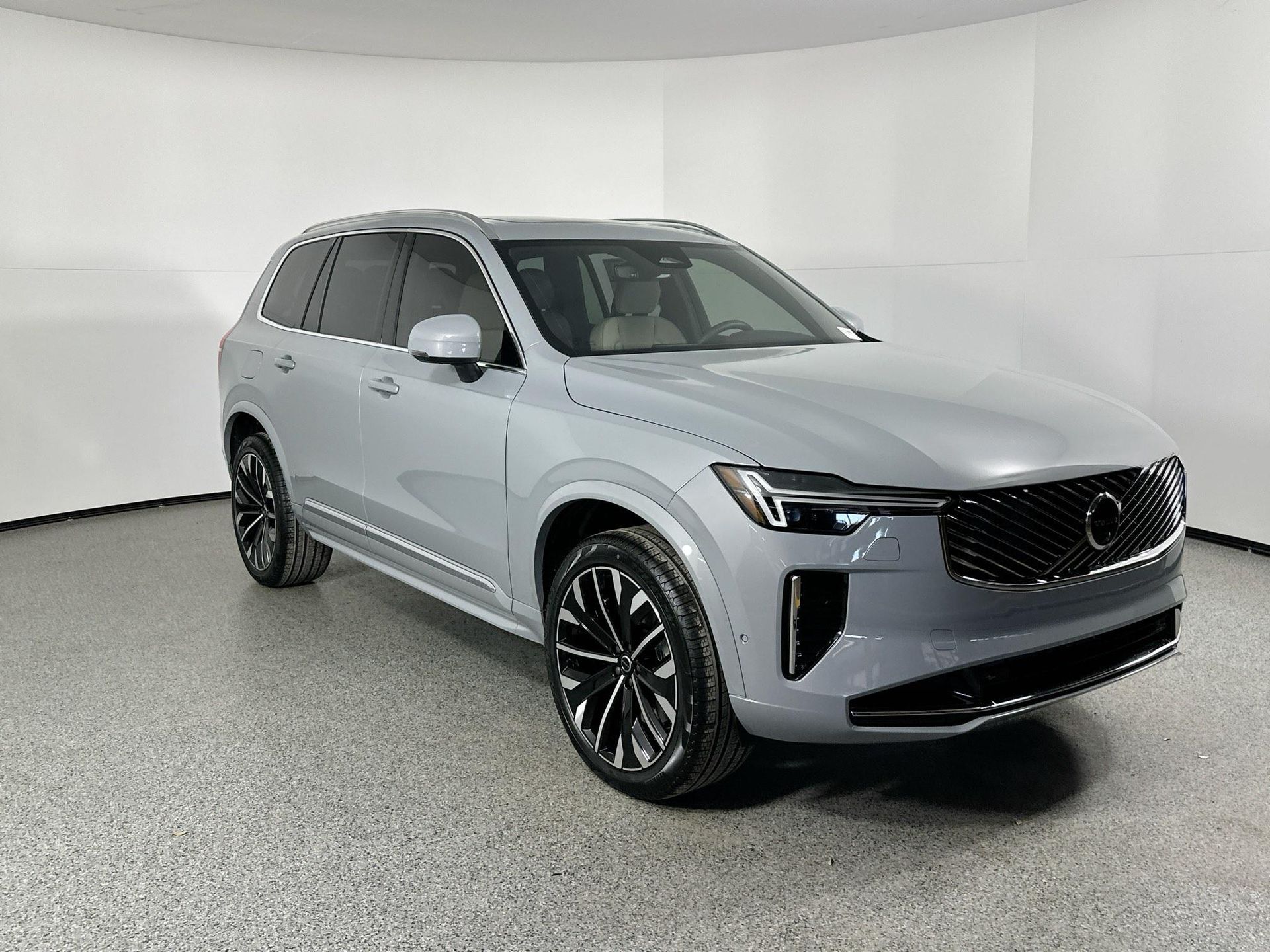 2025 Volvo XC90 T8 AWD Plus photo 3