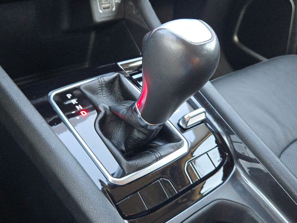 2022 Jeep Compass Latitude Lux photo 23