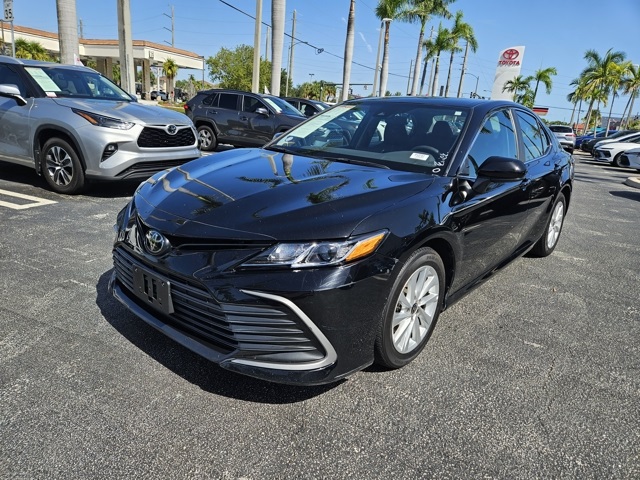 2023 Toyota Camry LE photo 4