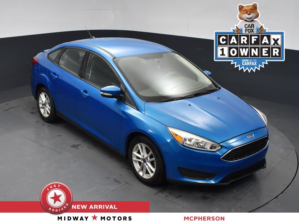 2017 Ford Focus SE's photo