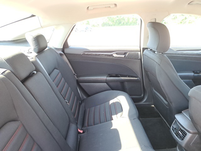 2016 Ford Fusion SE photo 6