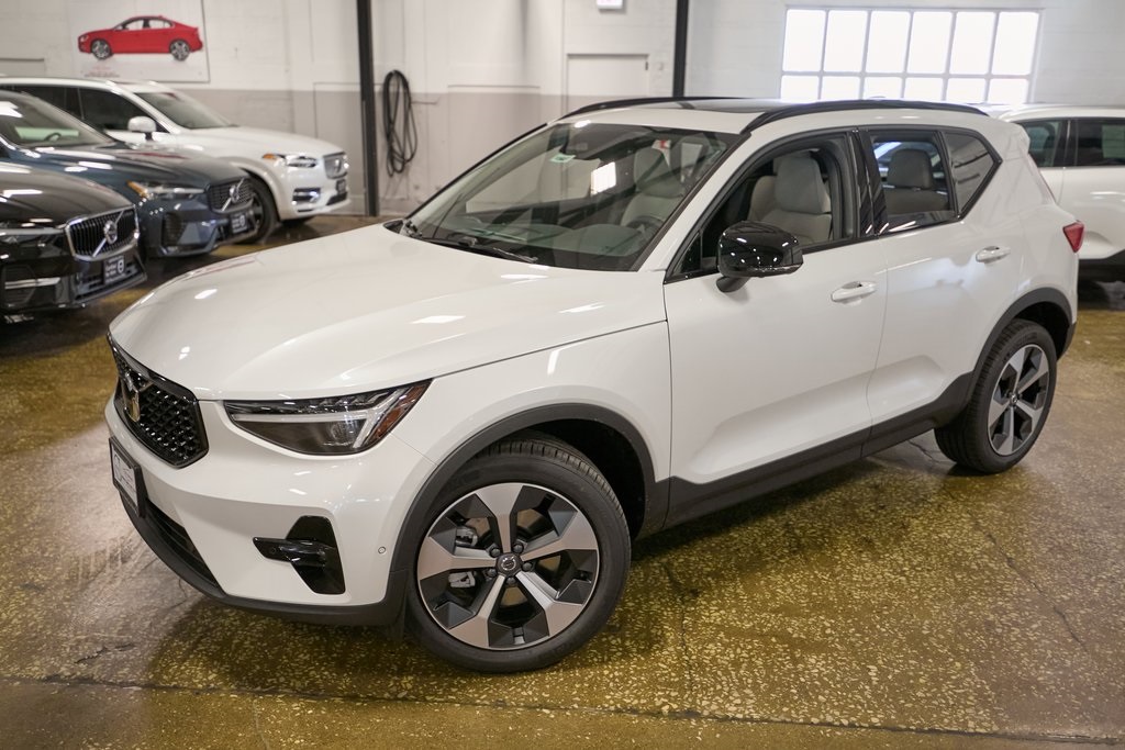 2026 VOLVO XC40 - Image 2