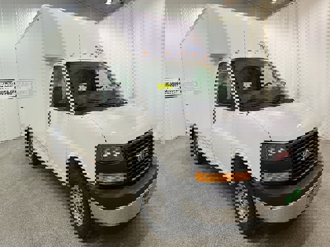 New 2025 Summit White GMC 1WT image 1