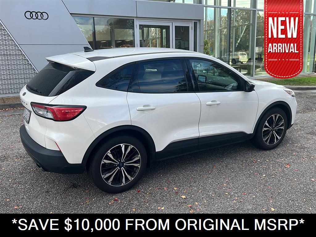 2021 Ford Escape SE's photo