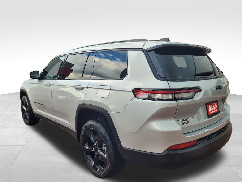 2024 Jeep Grand Cherokee Altitude photo 3