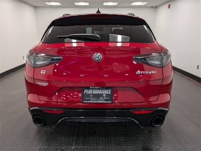 2024 Alfa Romeo Stelvio Ti photo 5
